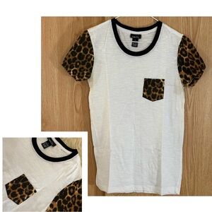Rue 21 White/Leopard Print Crewneck Pullover Tee Top